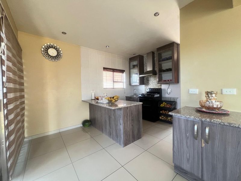 House For Sale in South Crest, Alberton - Photo 10