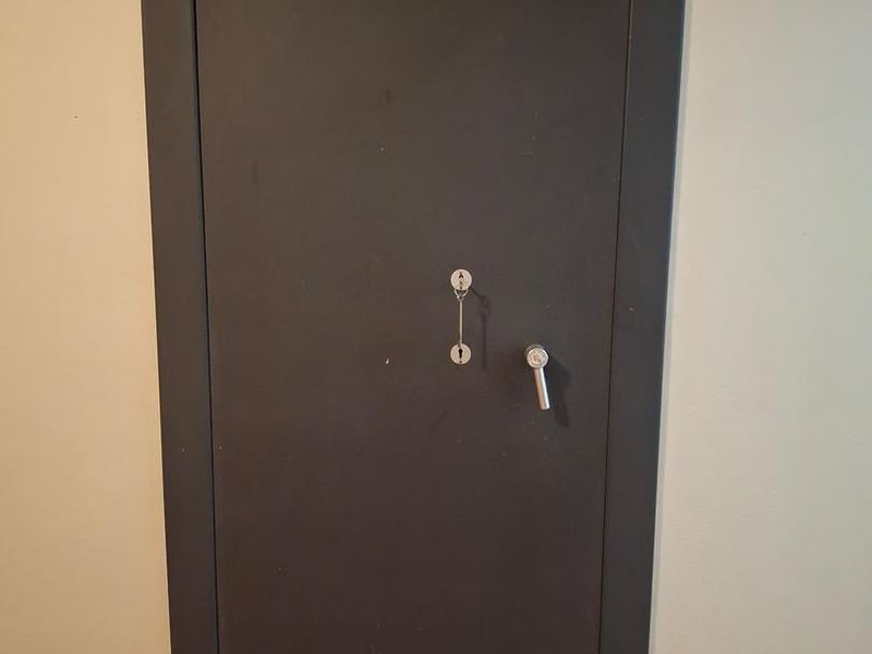 Main House & Flat: Perfect for Extended Family Living - Photo 10