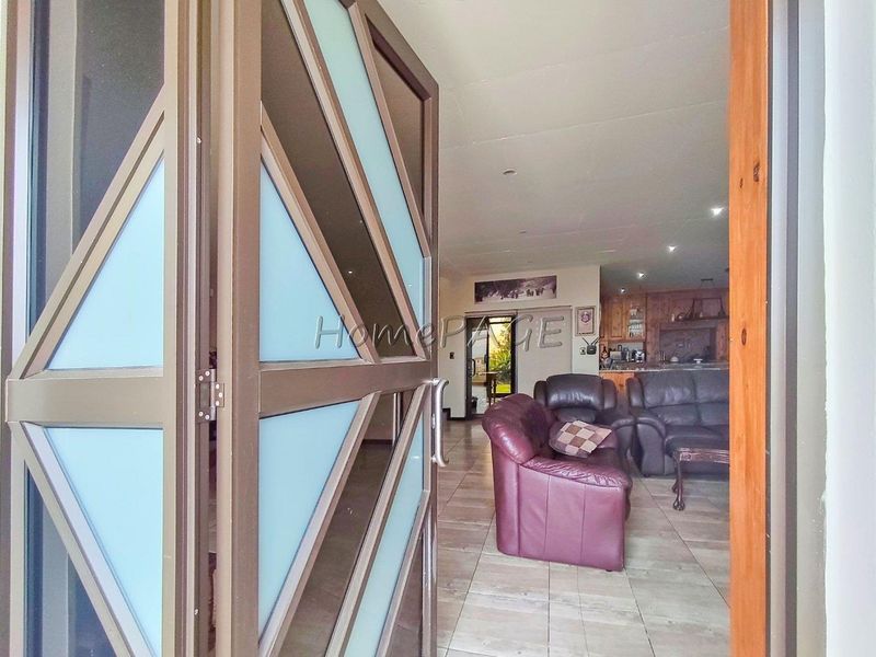 Dolphin  Beach, Walvis Bay:  High-Lying 5 Bedr Home is for Sale - Photo 6