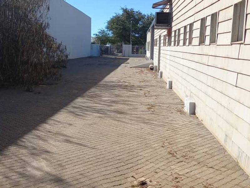 Warehouse with Offices & Butchery with Cooling Room - Photo 4