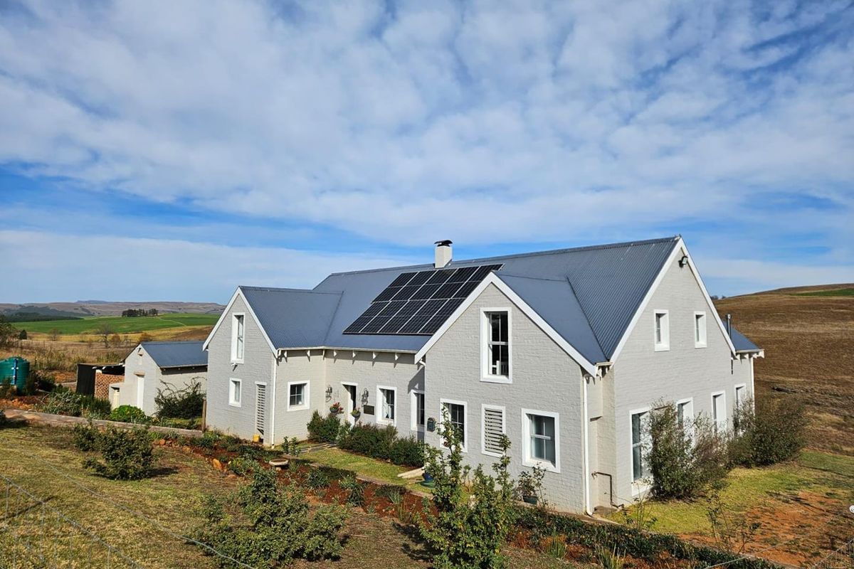 Architectural Off-Grid Riverfront Retreat in Engeleni Estate, Kamberg, Mooi River - Photo 2