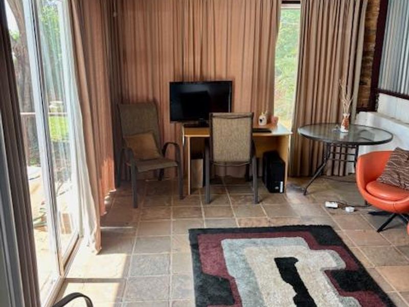 Own a lifestyle in soon to be boomed-off  Waterkloofridge residential area. - Photo 4