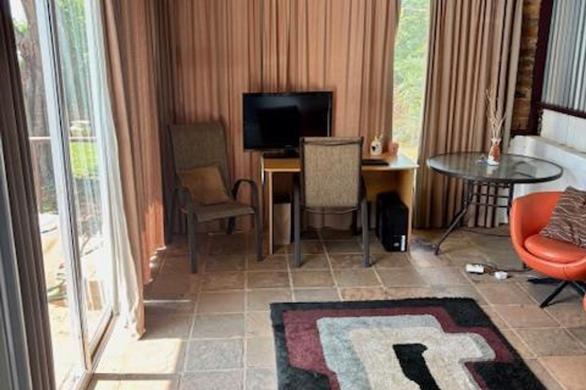 Own a lifestyle in soon to be boomed-off  Waterkloofridge residential area. - Photo 4