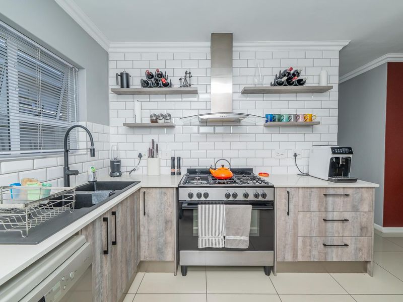 Modern 3 Bedroom Townhouse to Rent in 24-Hour Manned Camelot Estate, Zonnendal Kraaifontein - Photo 7