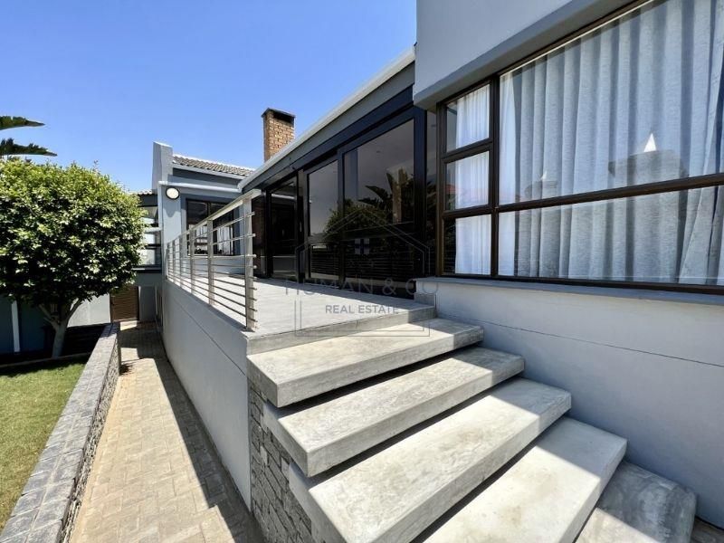 Luxurious 5-Bedroom Home with exquisite finishes in prime Meersig Area. - Photo 2