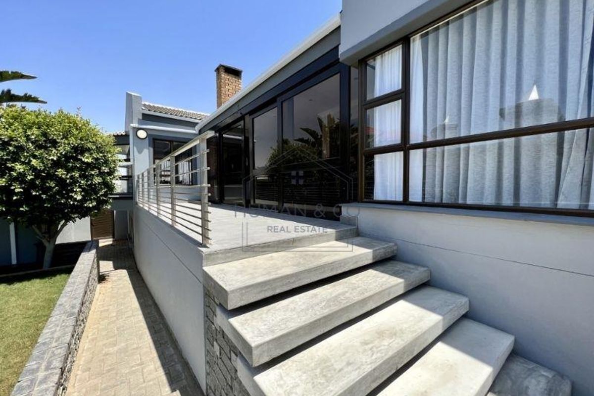 Luxurious 5-Bedroom Home with exquisite finishes in prime Meersig Area. - Photo 2