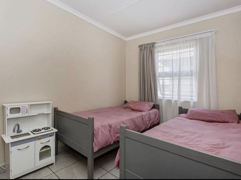 4 Bedroom House for Rent - Photo 9