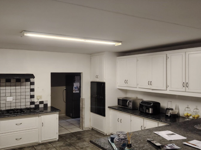 Prime Northern Living With This Spacious 3 Bedroom Family Home in Pentagon Park - Photo 4