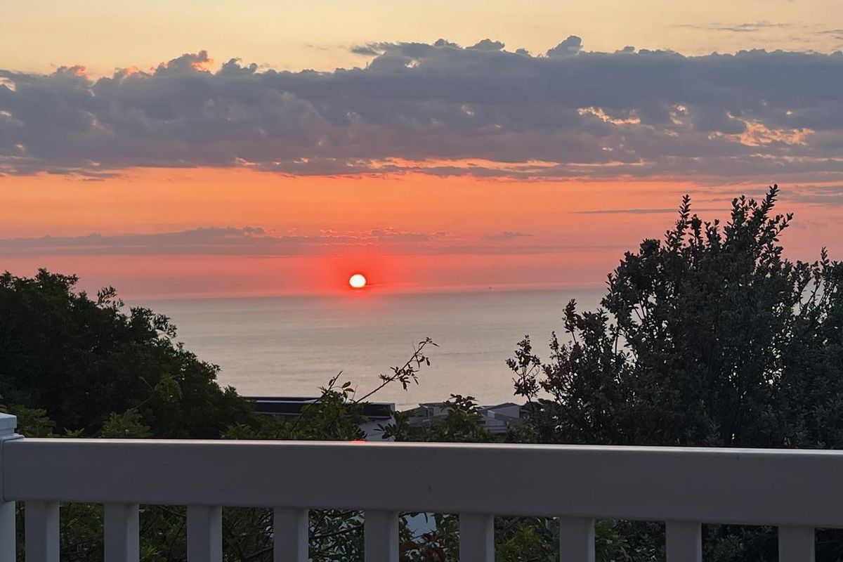 Gorgeous Villa with Unobstructed Mountain and Sea Views - Photo 4