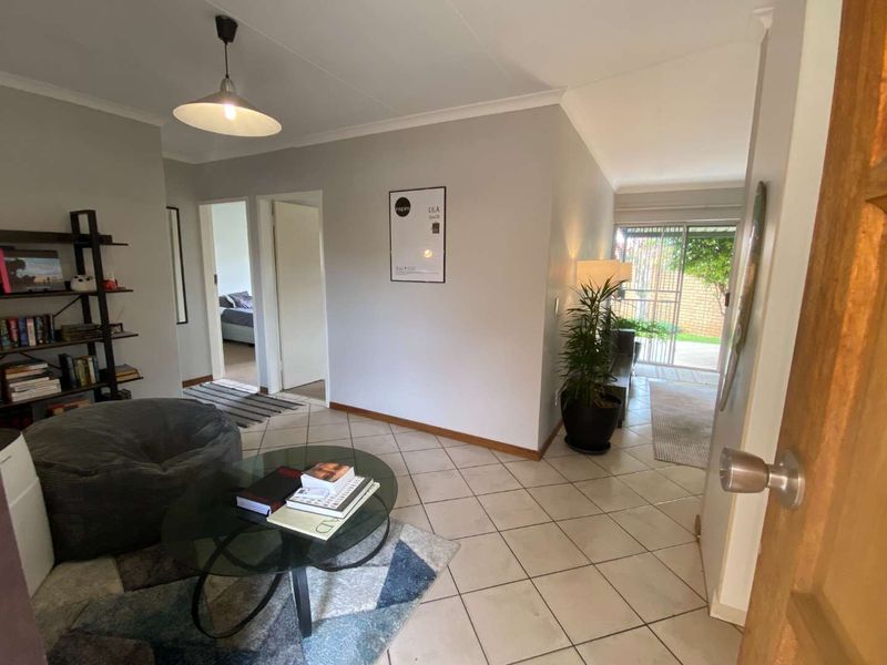 2 Bedroom Townhouse in Highveld Estate. - Photo 6