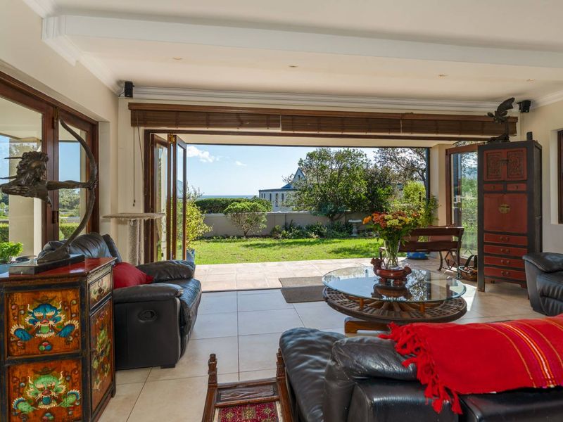 Estate living at its finest boasting stunning views and spacious living options for the extended family - Photo 3