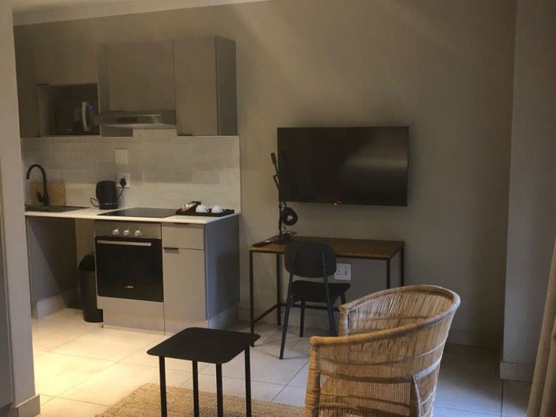 Stunning Fully Furnished Studio Apartment - Photo 6