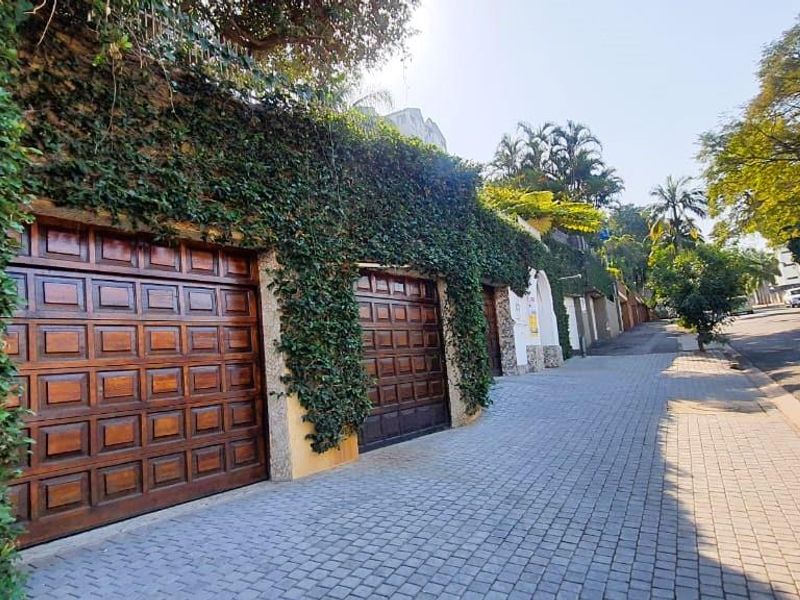 Stunning Double-Storey House with City and Sea Views in Musgrave - Photo 5