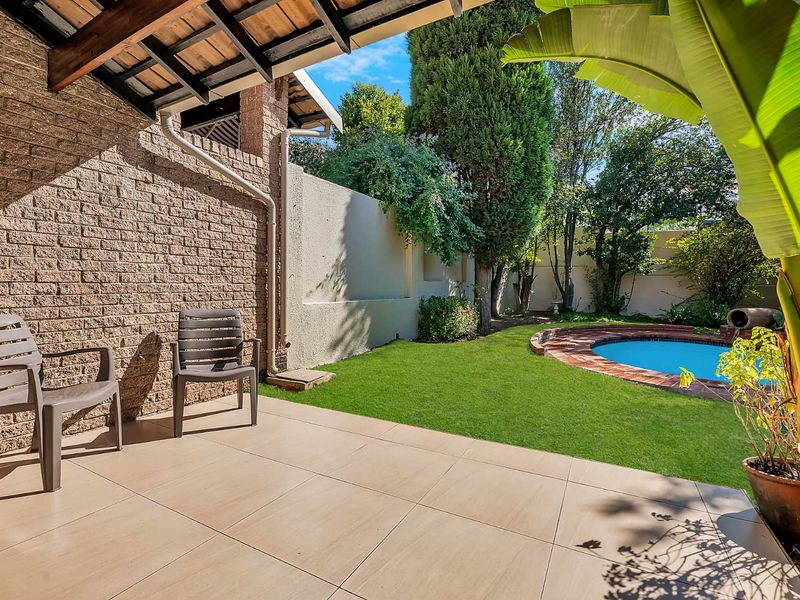 POSITION PLUS POTENTIAL – A PRIVATE LIGHT-FILLED FEEL HAPPY HOME - Photo 7