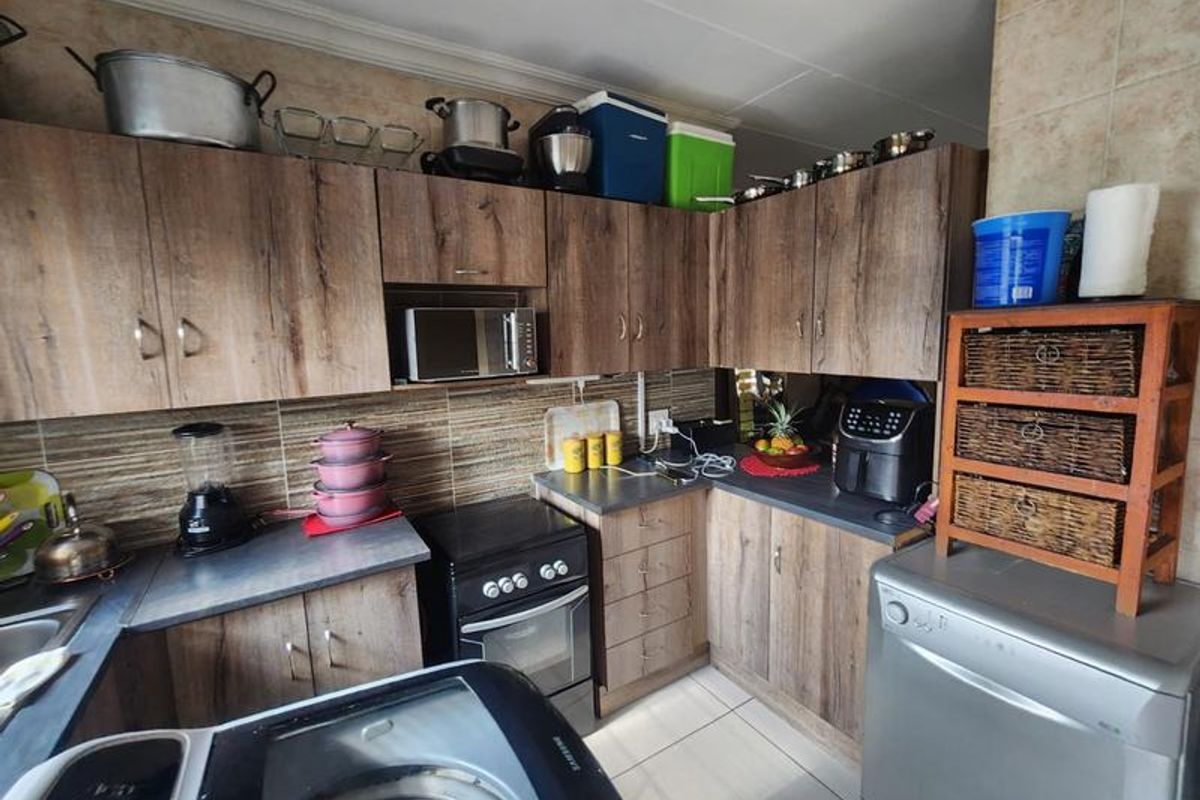 3 Bedroom Townhouse for Sale in Alberante - Photo 3