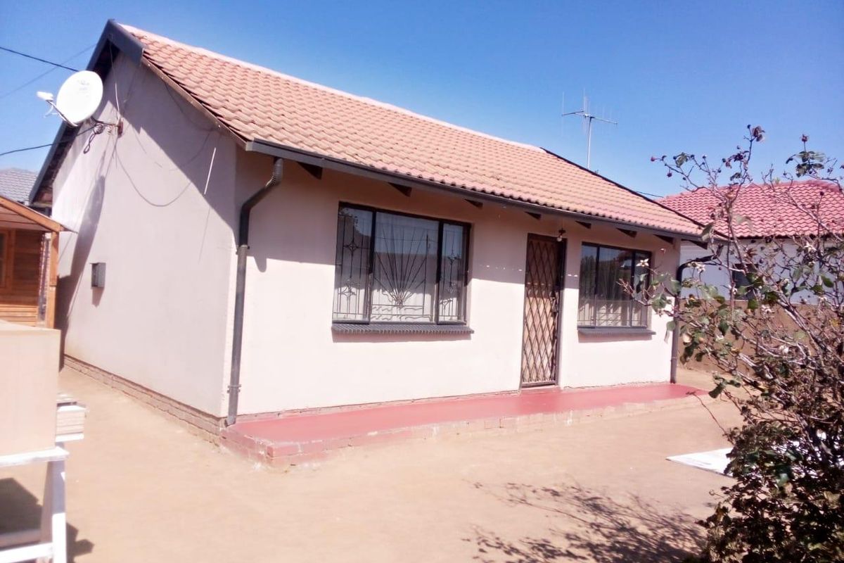 Quiet Street Living: Perfect for New Beginnings! - Photo 2