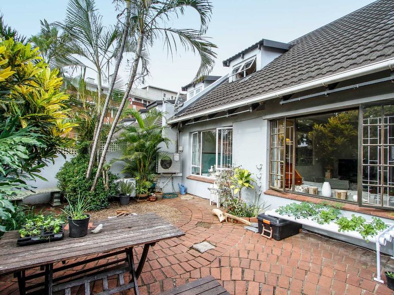 Pet friendly Garden Townhouse within 500 meters of the Beach!! - Photo 3