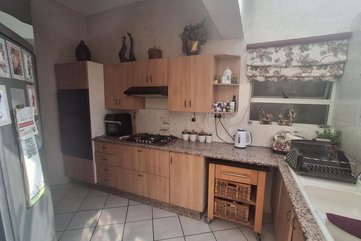 PET FRIENDLY DUPLEX IN BASSONIA - Photo 5