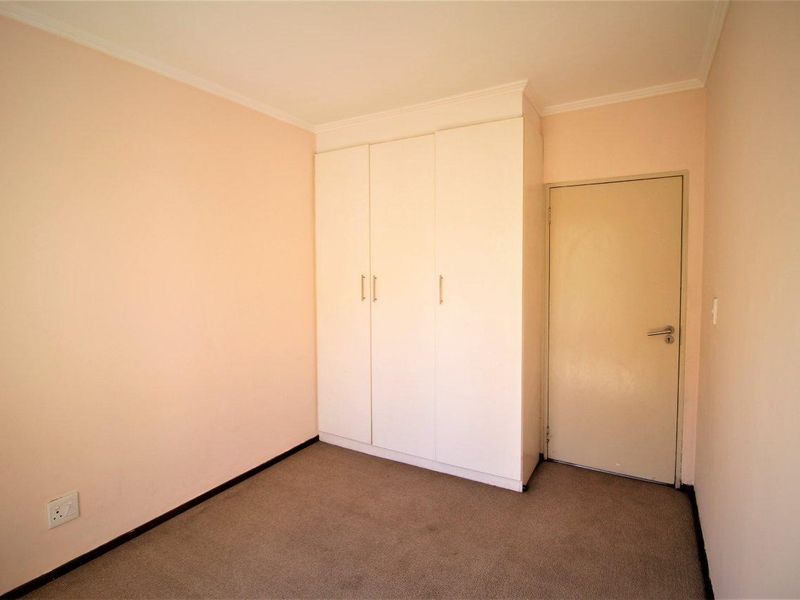 Neat 2 Bedroom, 2 Bathroom Apartment in Rivonia - Photo 10