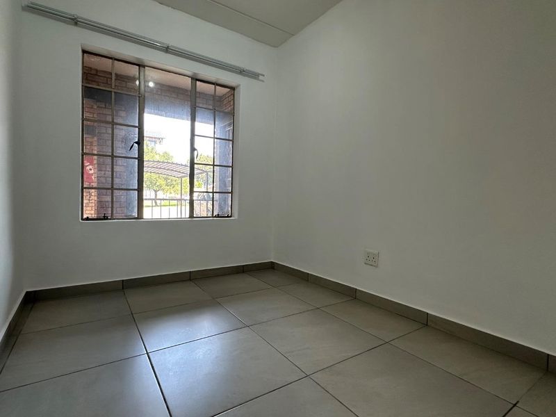 Experience contemporary living at its best in this stylish apartment, ideally situated near Fourways and Northgate Mall. - Photo 9