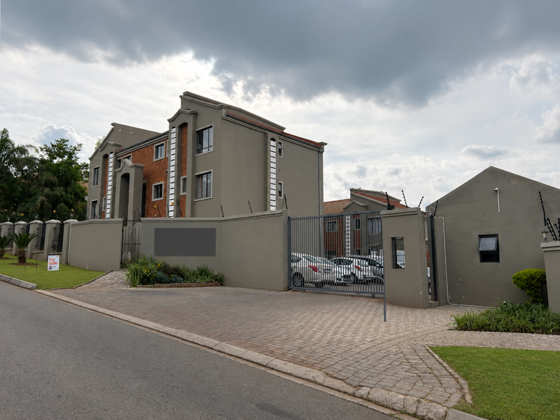 Fibre-Ready 2-Bedroom Apartment with Pool Access in Little Falls - Photo 1