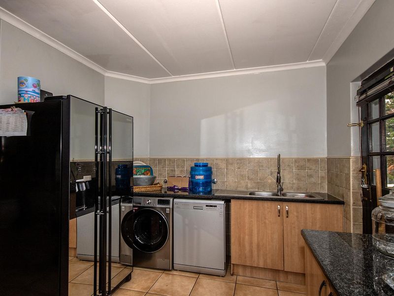 3 Bedroom Meyersig Estate family home - Photo 6