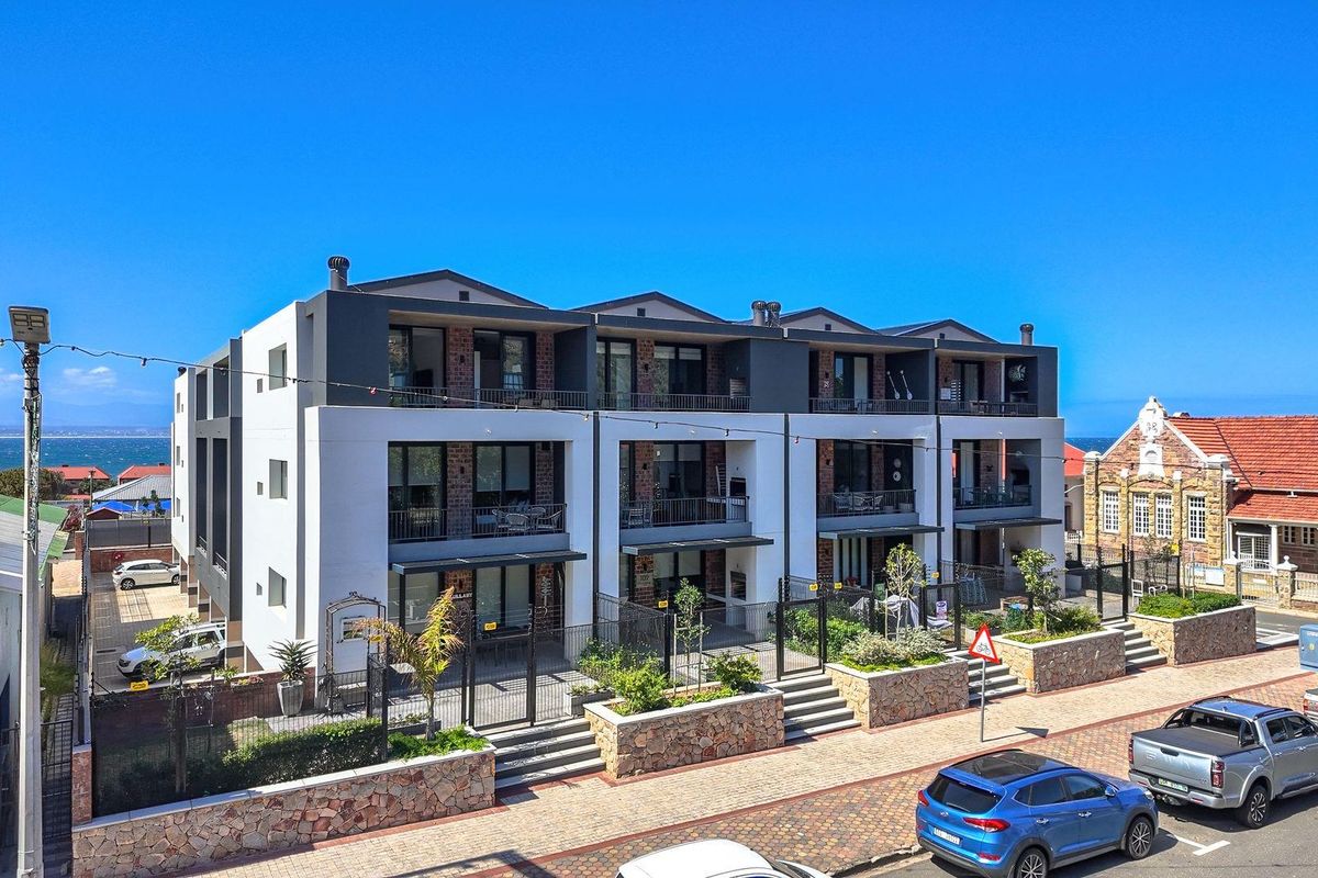 Prime Coastal Investment: Fully Furnished Apartment with Sea Views - Price Includes VAT - No Transfer Duty - Photo 5