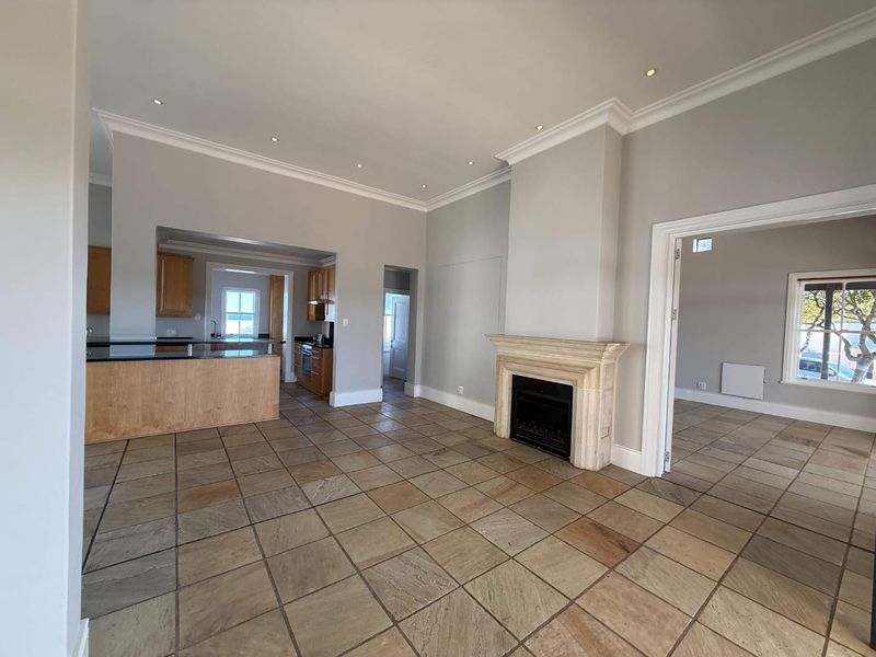 Single family home with spectacular sea views - Photo 7