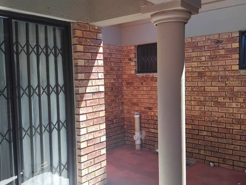 4 Bedroom House For Sale in The Orchards-Akasia - Photo 5