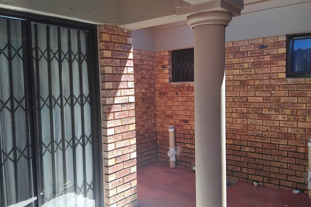 4 Bedroom House For Sale in The Orchards-Akasia - Photo 5
