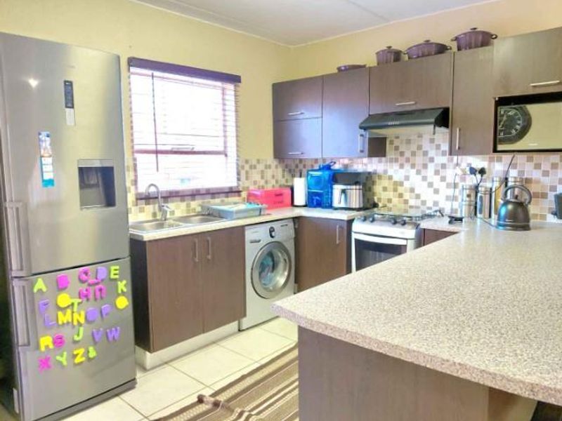 2-bedroom, 2-bathroom, 1st floor apartment for Sale in Honeypark - Photo 4