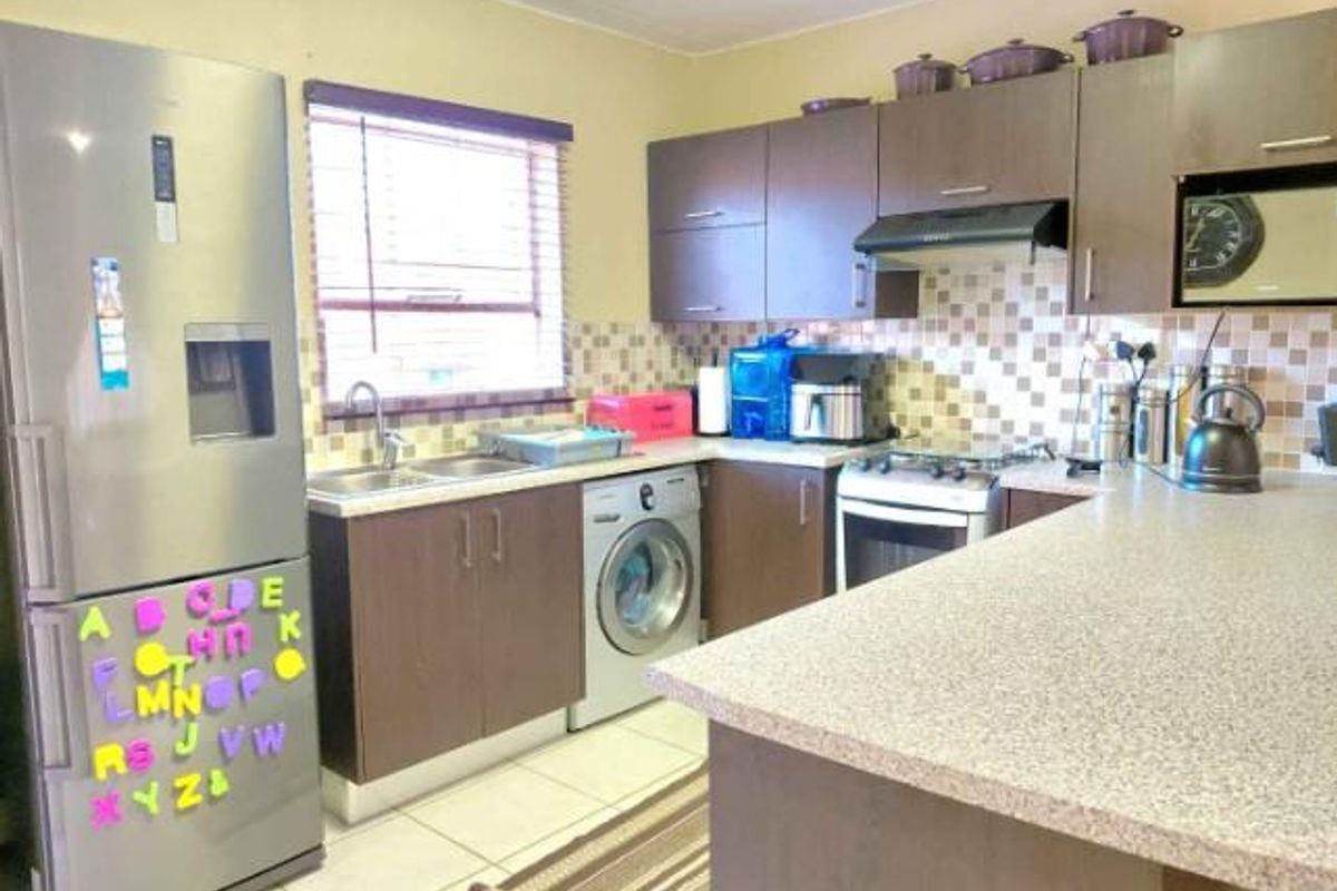 2-bedroom, 2-bathroom, 1st floor apartment for Sale in Honeypark - Photo 4