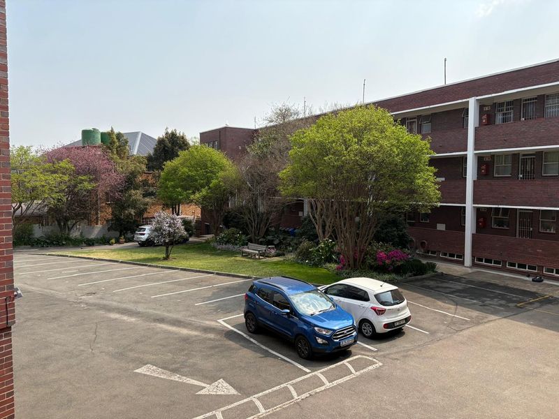 Charming Renovator's Dream in Prime Waverley Location: 31 Nordic Court Apartment - Photo 3