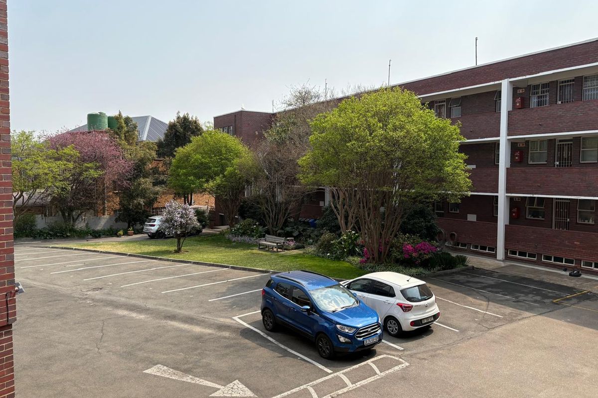 Charming Renovator's Dream in Prime Waverley Location: 31 Nordic Court Apartment - Photo 3