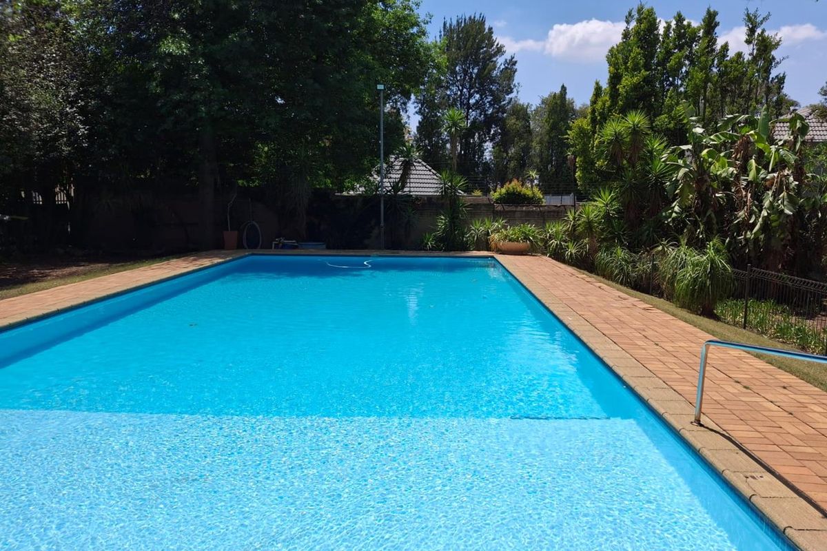 A MAGNIFICENT THREE BEDROOM APARTMENT - Photo 4