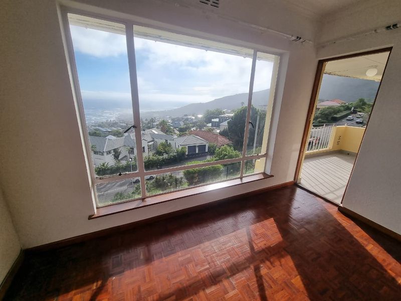 Newly Renovated Unfurnished 3-Bedroom Apartment To Rent in Camps Bay - Photo 4