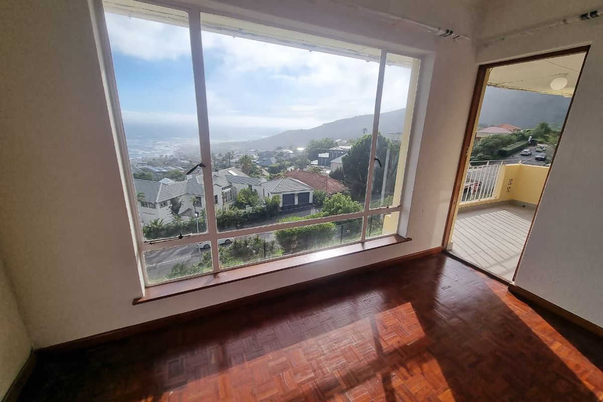 Newly Renovated Unfurnished 3-Bedroom Apartment To Rent in Camps Bay - Photo 4