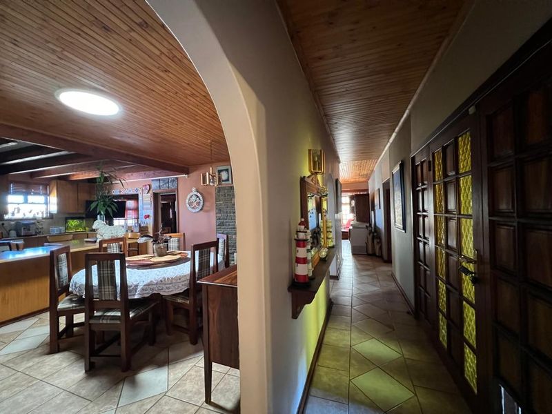FOR SALE: 4-BEDROOM HOUSE WITH 2-BEDROOM FLAT – OCEAN VIEW - Photo 10