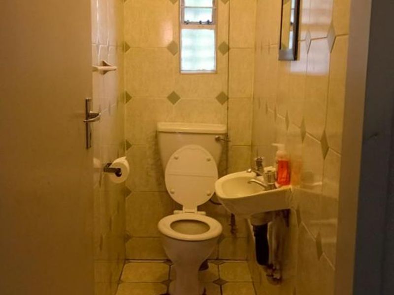 2 Bedroom Apartment In Edleen Ext 1 Kempton Park - Photo 8