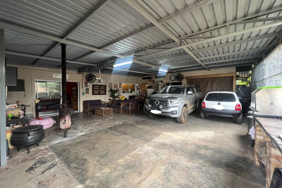 Spacious 4-Bedroom Family Home with Large Garages and Storage Space In Primrose - Photo 4