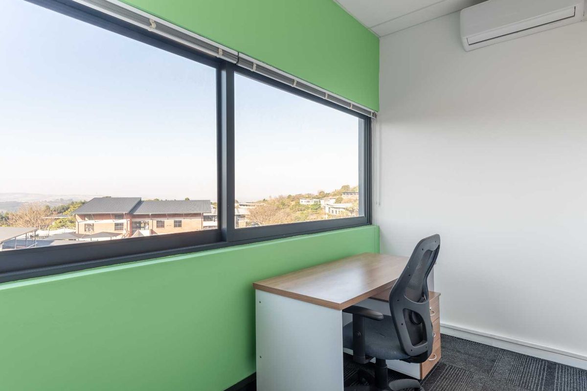Unlimited office access in Regus Victoria Country Club - Photo 3