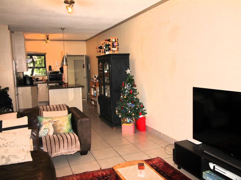 Charming 2 Bedroom Garden Apartment in Secure Estate - Photo 10