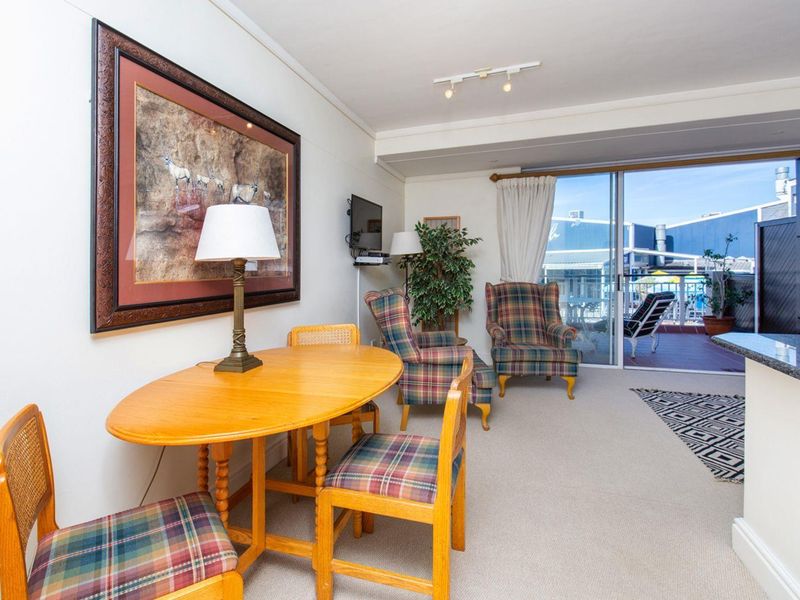 One Bedroom Apartment Situated on the Canals with 5KWatt back-up power - Photo 7