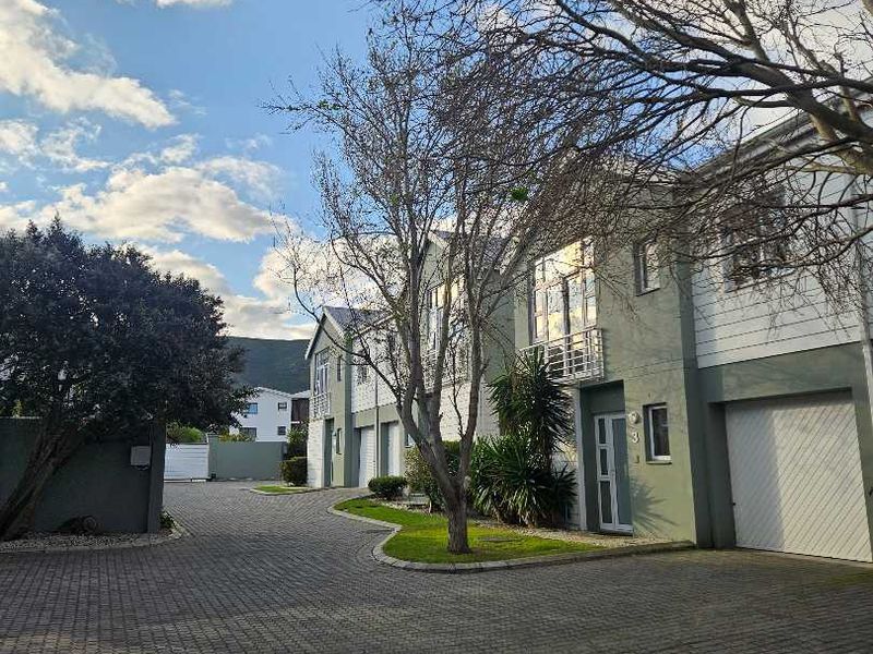 Main Road Hermanus : 3 Bedroom 2 Bathroom Apartment - Photo 3