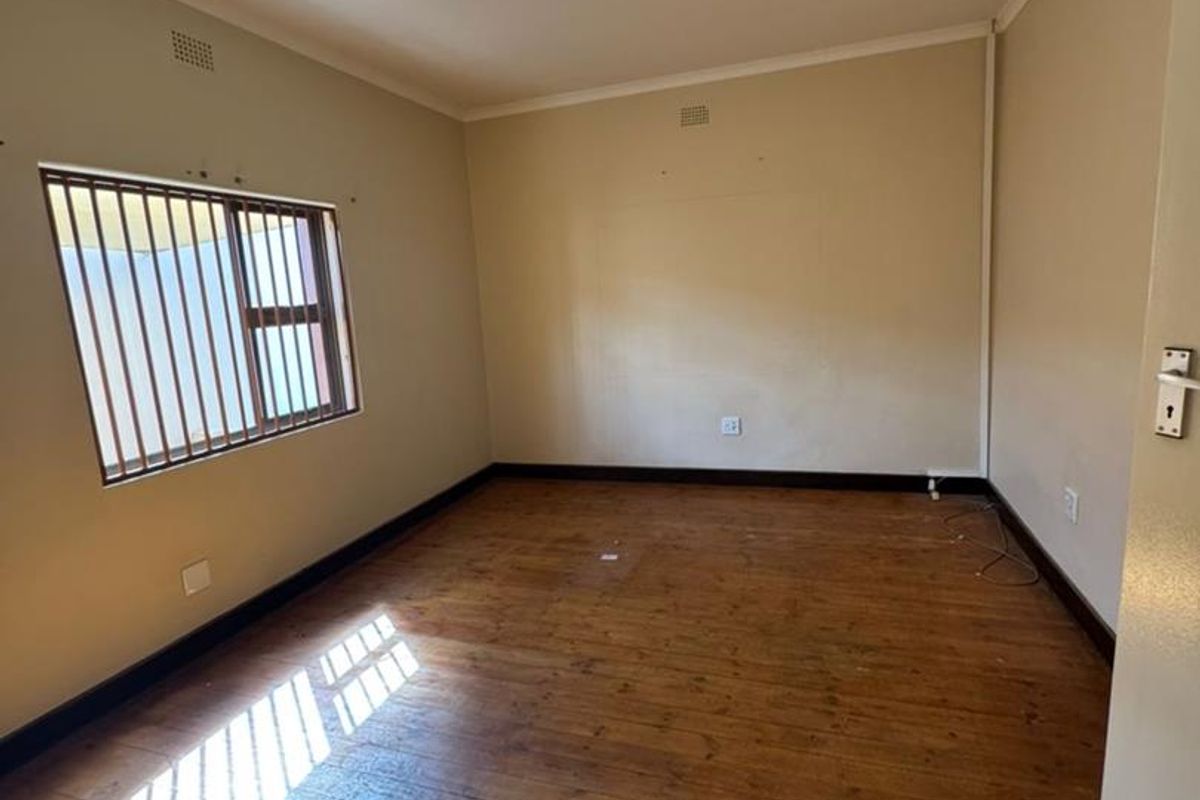 Office to let - Photo 5