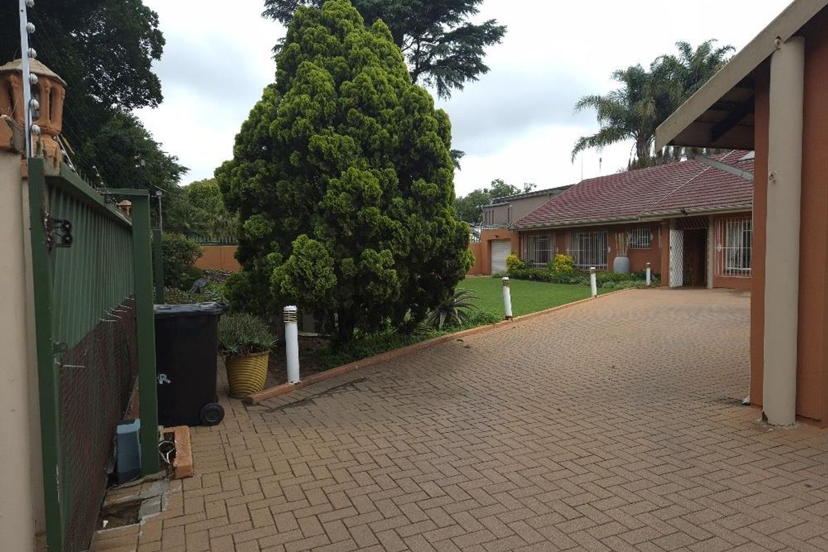Large Family home in Beyers Park - Photo 2