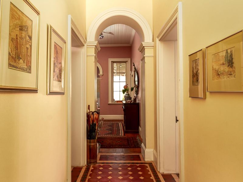 **Charming Heritage Victorian in Bantry Bay** - Photo 3