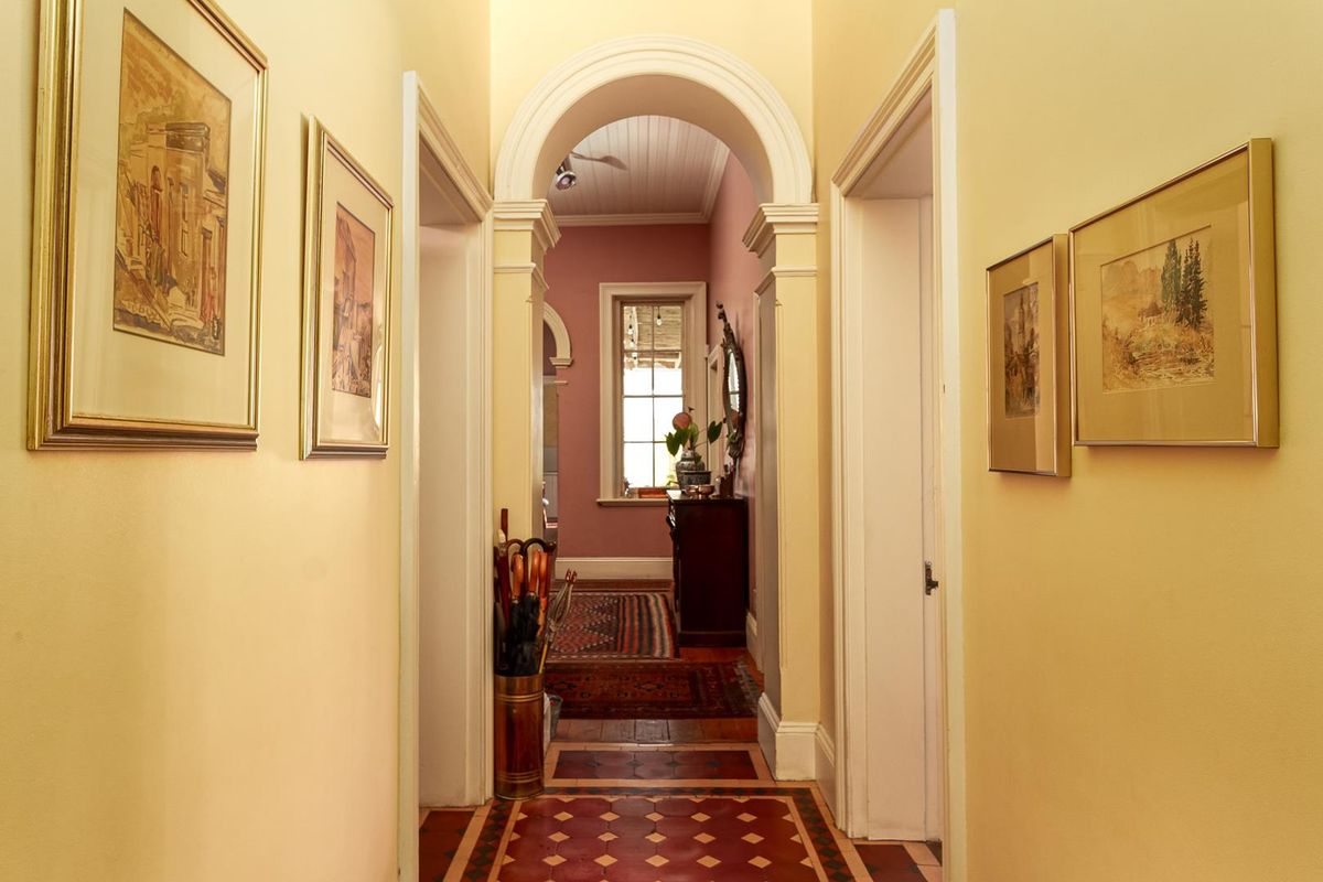 **Charming Heritage Victorian in Bantry Bay** - Photo 3