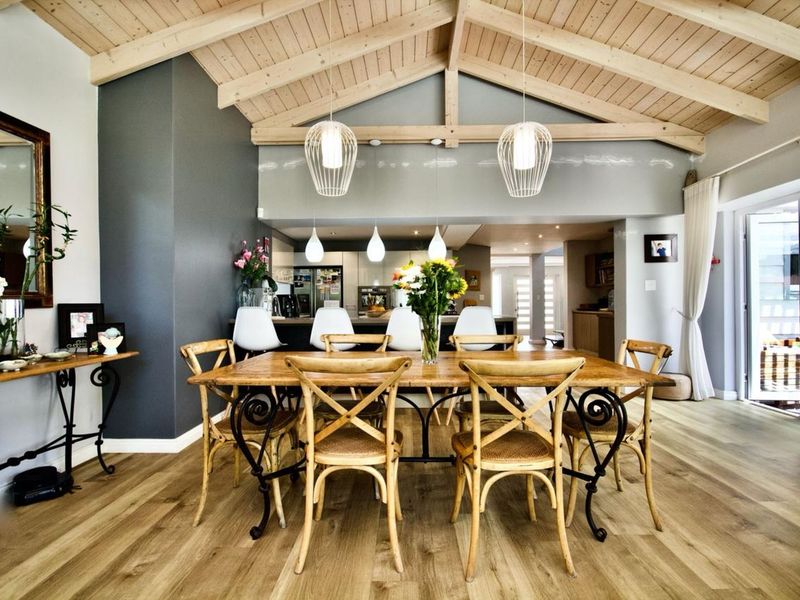 Sophisticated Living by the Sea: A Home Designed for Comfort and Style - Photo 5