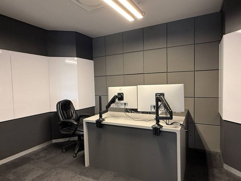 Prime Wembley Square office to let with balcony - Photo 9